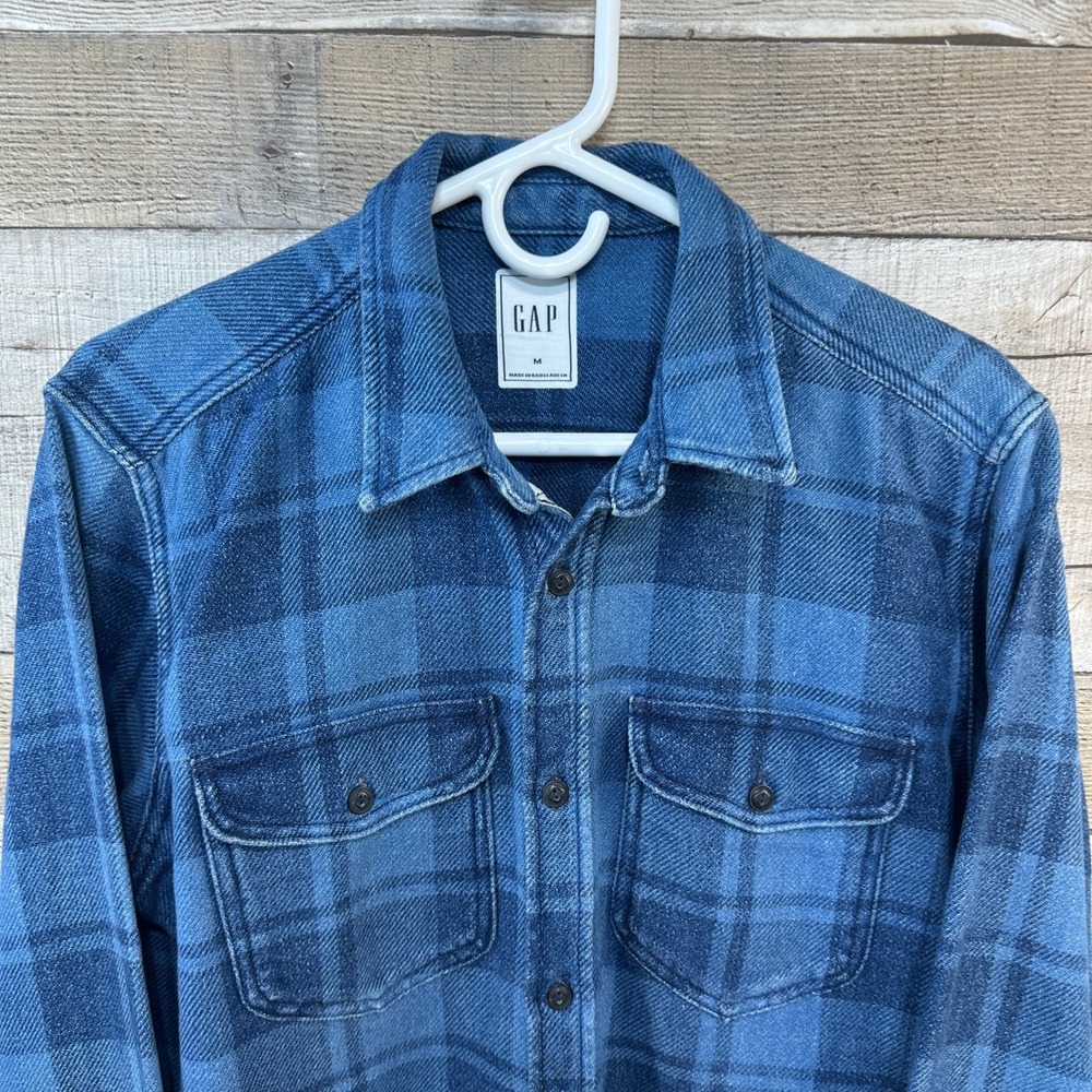GAP Mens Denim‎ Worker Shirt Blue Plaid Button Up 2 Chest Pockets Size M - Picture 2 of 6